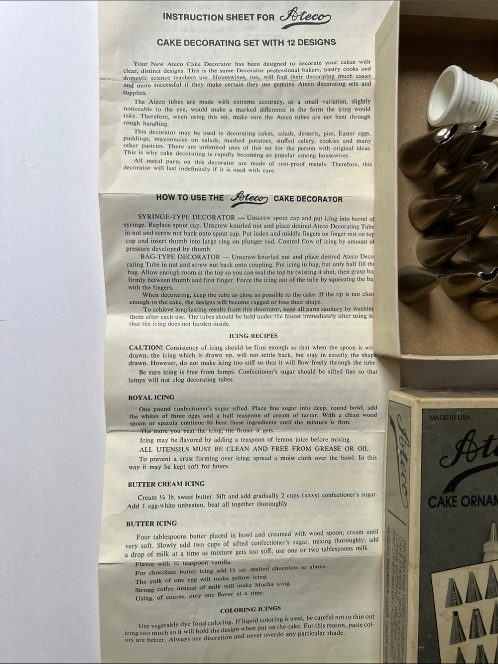Vintage White Pastry Bag & Cake Decorating Tip Set